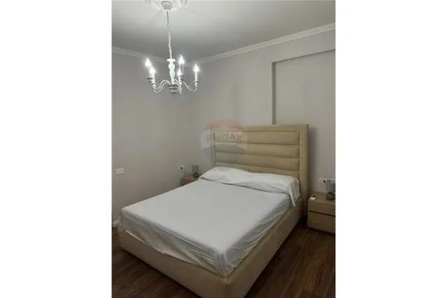 Tirane, jepet me qera apartament 2+1 Kati 4, 107 m² 650 Euro (Gjimnazi Partizani)