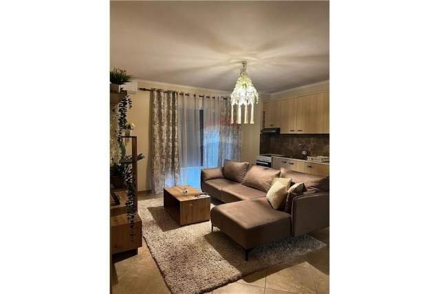 Tirane, jepet me qera apartament 2+1+BLK Kati 4, 110 m² 600 Euro (Liqeni i Thate)