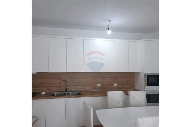 Tirane, jepet me qera apartament 2+1+A+BLK Kati 2, 71 m² 450 Euro (Pallati i EGLO)