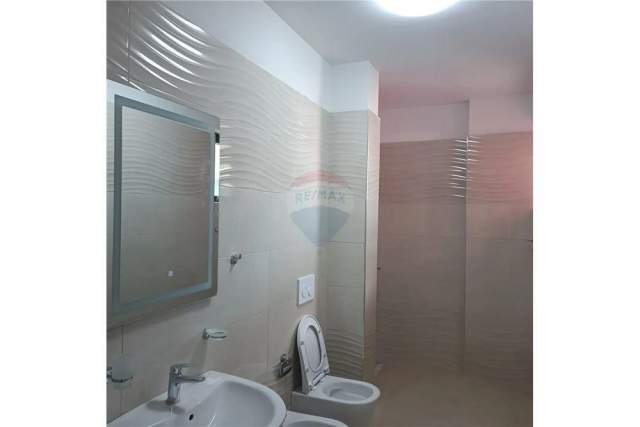 Tirane, jepet me qera apartament 2+1+A+BLK Kati 2, 71 m² 450 Euro (Pallati i EGLO)