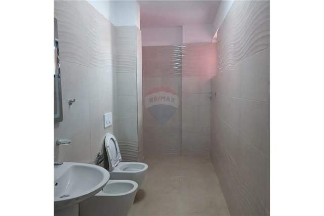 Tirane, jepet me qera apartament 2+1+A+BLK Kati 2, 71 m² 450 Euro (Pallati i EGLO)