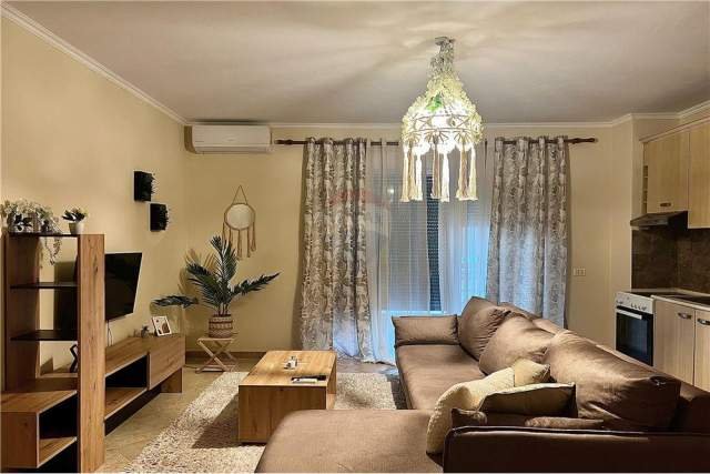 Tirane, jepet me qera apartament 2+1+A Kati 4, 110 m² 600 Euro (Kompleksi Kolombo)