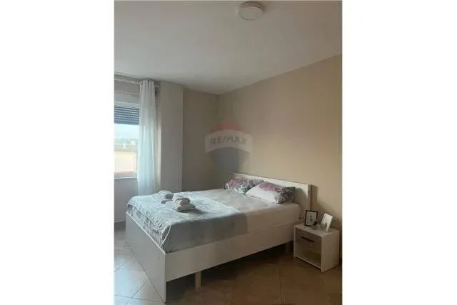 Tirane, jepet me qera apartament 2+1+A Kati 4, 110 m² 600 Euro (Kompleksi Kolombo)