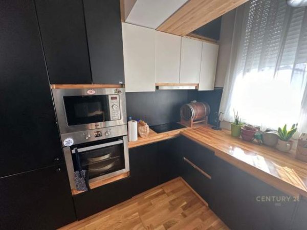 Tirane, shitet apartament 54 m² 150.000 Euro