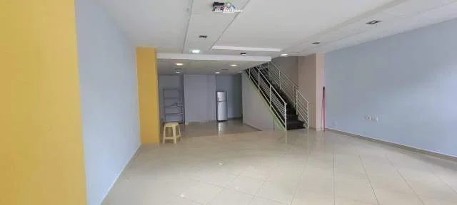 Tirane, jepet me qera zyre Kati 0, 120 m² 1.000 Euro (Rruga e elbasanit)