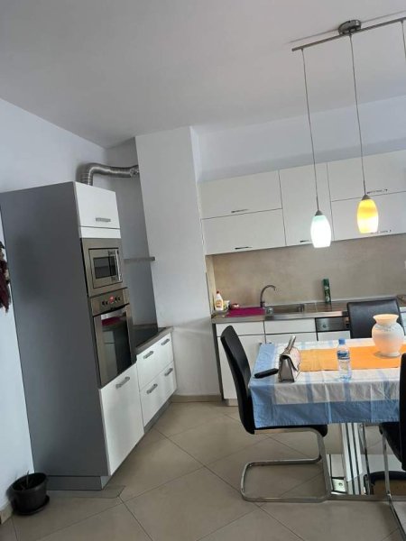 Tirane, jepet me qera apartament 2+1+BLK Kati 5, 95 m² 450 Euro (Rruga Teodor Keko)