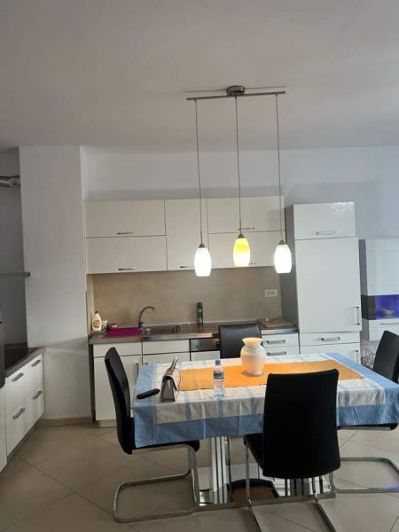 Tirane, jepet me qera apartament 2+1+BLK Kati 5, 95 m² 450 Euro (Rruga Teodor Keko)
