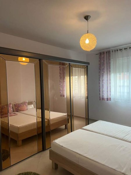 Tirane, jepet me qera apartament 2+1+BLK Kati 5, 95 m² 450 Euro (Rruga Teodor Keko)