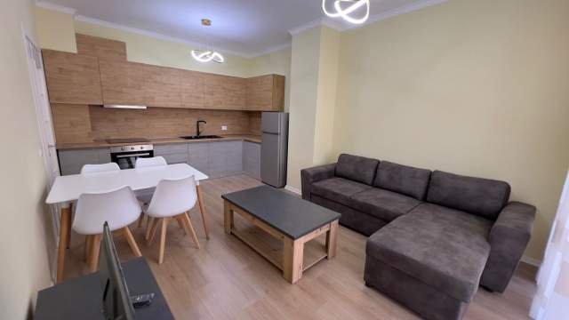 Tirane, jepet me qera apartament 2+1+BLK Kati 4, 98 m² 500 Euro (Bulevardi 3 Deshmoret)