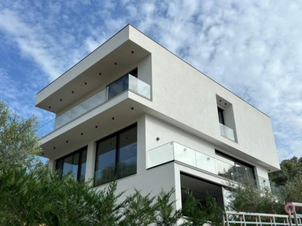 Jepet me qira Vile tek Liqeni i Thate 500 m² 3.000 Euro