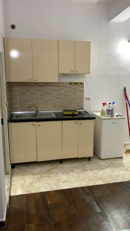 Tirane, jepet me qera apartament Kati 1, 50 m² 30.000 Leke (Qyteti Studenti)