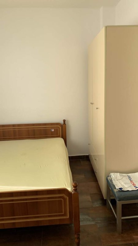 Tirane, jepet me qera apartament Kati 1, 50 m² 30.000 Leke (Qyteti Studenti)