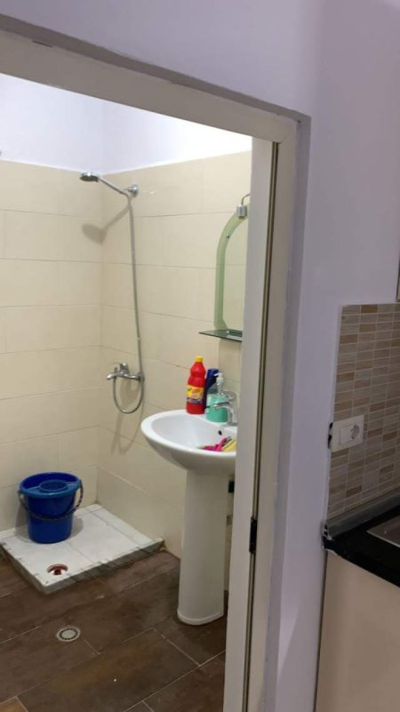 Tirane, jepet me qera apartament Kati 1, 50 m² 30.000 Leke (Qyteti Studenti)