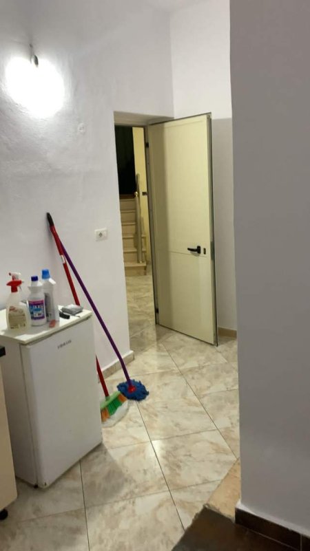 Tirane, jepet me qera apartament Kati 1, 50 m² 30.000 Leke (Qyteti Studenti)