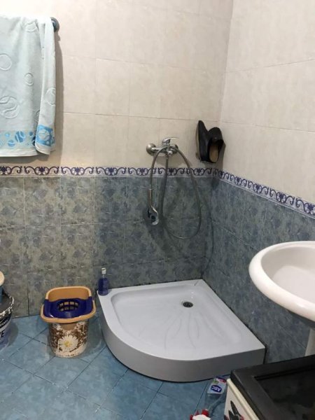 Tirane, jepet me qera apartament 2+1 Kati 1, 91 m² 40.000 Leke (Yzberisht)