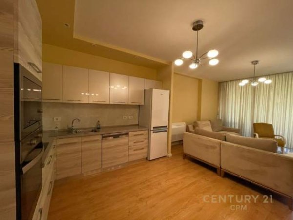 Tirane, jepet me qera apartament 2+1+BLK 100 m² 800 Euro (pazari i ri)