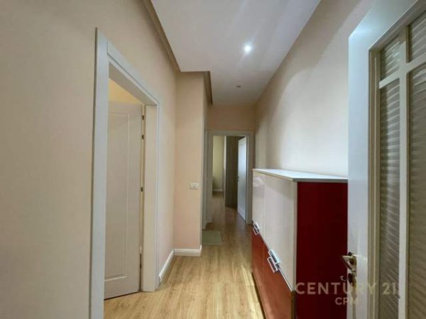 Tirane, jepet me qera apartament 2+1+BLK 100 m² 800 Euro (pazari i ri)