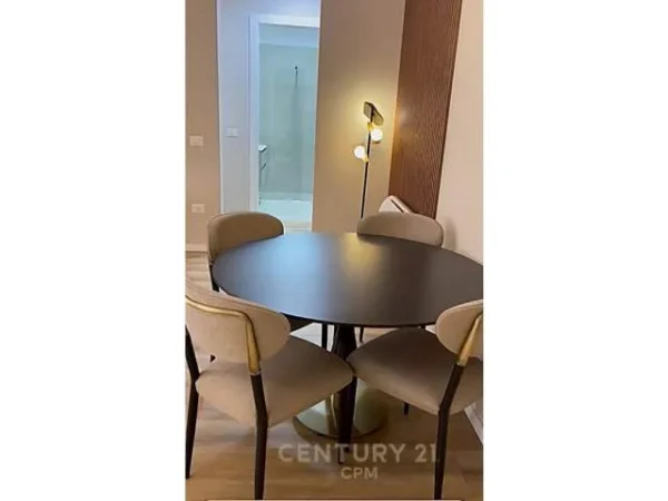 Tirane, jepet me qera apartament 1+1 70 m² 800 Euro (rruga e kavajes)