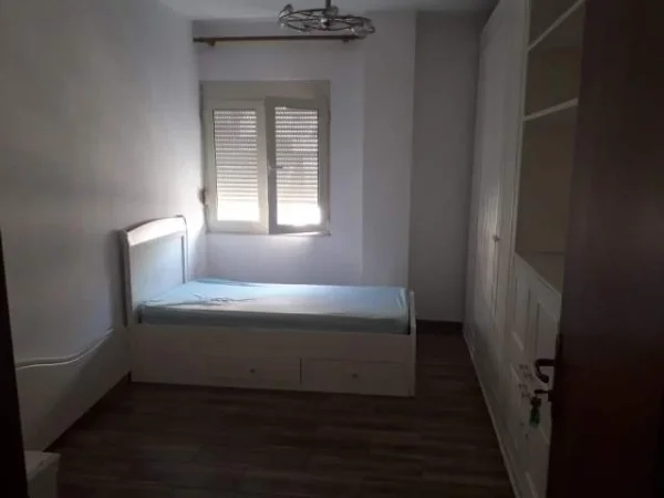 Tirane, jepet me qera apartament 2+1 Kati 7, 94 m² 35.000 Leke (Astir)