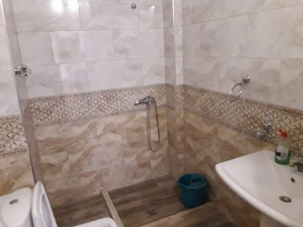 Tirane, jepet me qera apartament 2+1 Kati 7, 94 m² 35.000 Leke (Astir)