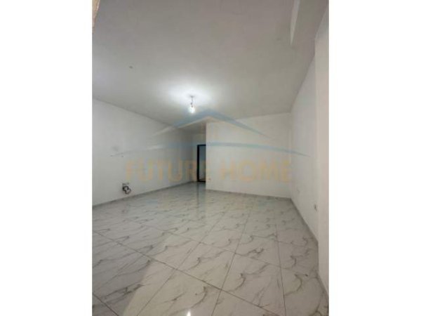 Tirane, shitet apartament 1+1 Kati 1, 77 m² 84.000 Euro (Yzberisht)