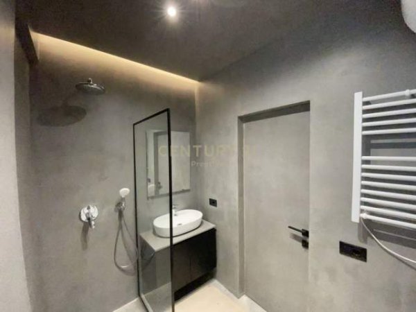 Tirane, jepet me qera apartament 115 m² 1.000 Euro (liqeni i thate)