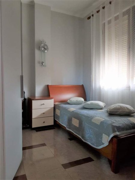 Tirane, jepet me qera apartament 4+1+A+BLK Kati 3, 150 m² 850 Euro (Rrruga Bardhyl)