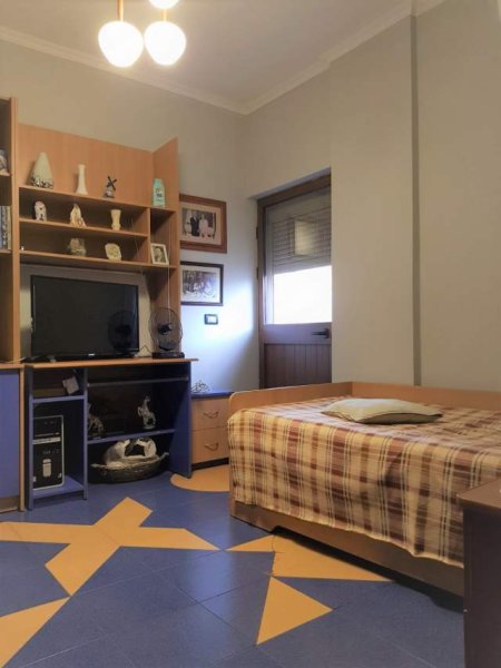 Tirane, jepet me qera apartament 4+1+BLK Kati 3, 160 m² 650 Euro (Pazari i Ri)