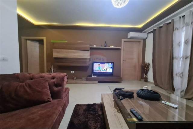 Tirane, jepet me qera apartament 2+1+BLK Kati 2, 58 m² 500 Euro (Komuna e Parisit)