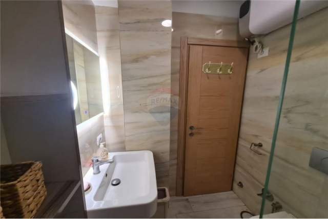Tirane, jepet me qera apartament 2+1+BLK Kati 2, 58 m² 500 Euro (Komuna e Parisit)