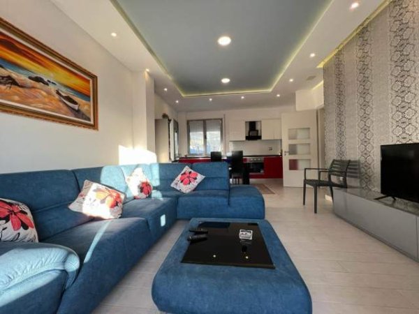 Tirane, shitet apartament 2+1 Kati 4, 118 m² 110.000 Euro (Qesarake)