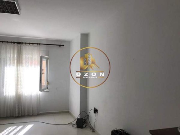 Tirane, jepet me qera apartament 2+1 Kati 1, 100 m² 700 Euro (Sheshi Willson)
