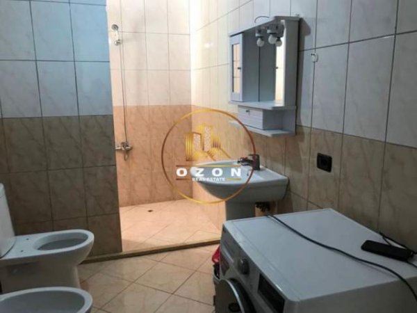 Tirane, jepet me qera apartament 2+1 Kati 1, 100 m² 700 Euro (Sheshi Willson)