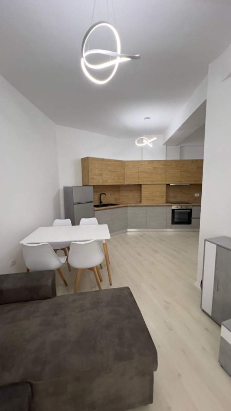 Tirane, jepet me qera apartament Kati 8, 80 m² 450 Euro (welli)