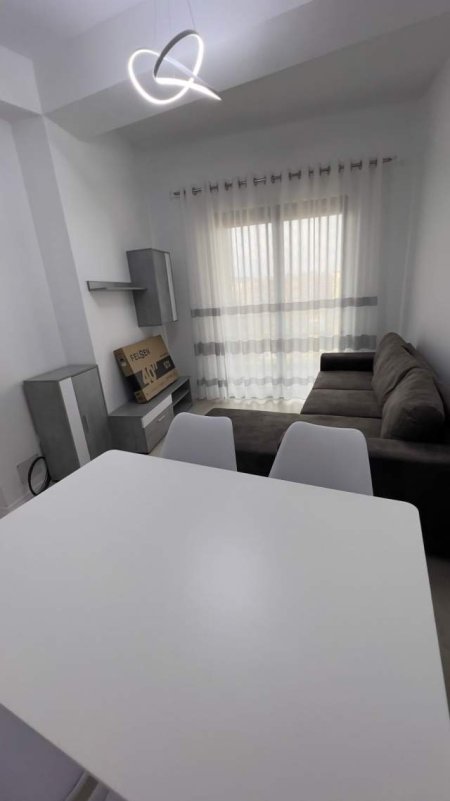 Tirane, jepet me qera apartament Kati 8, 80 m² 450 Euro (welli)