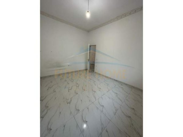 Tirane, shitet apartament 1+1 Kati 1, 77 m² 84.000 Euro (Yzberisht)