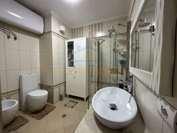 Tirane, shitet apartament 3+1 Kati 7, 222.000 Euro (UNAZA E RE)