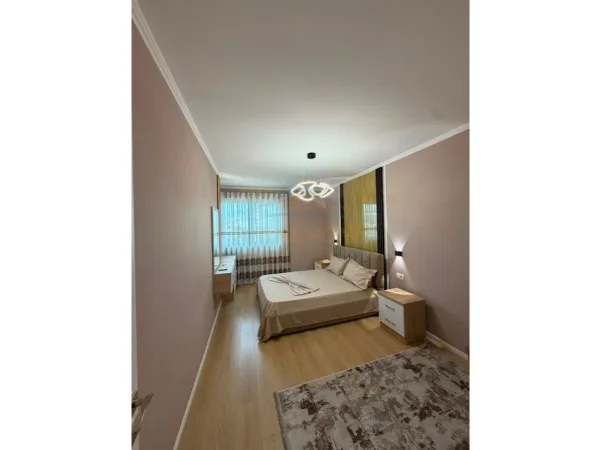 Tirane, jepet me qera apartament 2+1+Ballkon Kati 5, 68 m² 600 € (Unaza e Re)
