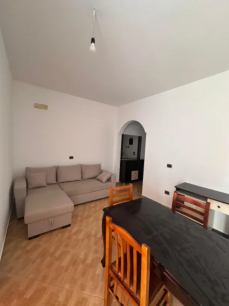 Tirane, jepet me qera apartament 1+1 Kati 4, 65 m² 350 € (Pasticeri Nela tek Vila L ne Astir)