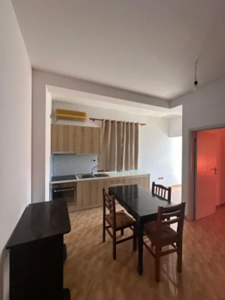 Tirane, jepet me qera apartament 1+1 Kati 4, 65 m² 350 € (Pasticeri Nela tek Vila L ne Astir)