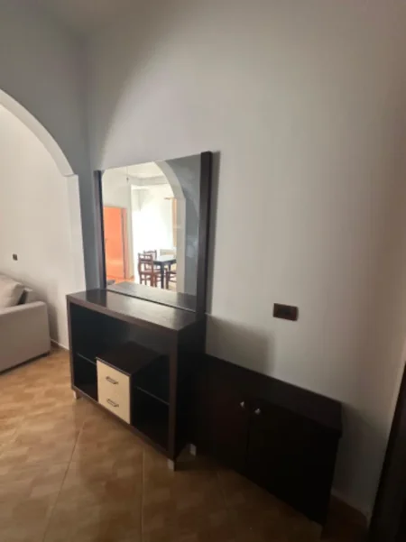 Tirane, jepet me qera apartament 1+1 Kati 4, 65 m² 350 € (Pasticeri Nela tek Vila L ne Astir)