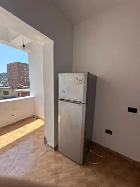 Tirane, jepet me qera apartament 1+1 Kati 4, 65 m² 350 € (Pasticeri Nela tek Vila L ne Astir)