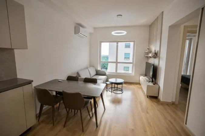 Tirane, jepet me qera apartament 1+1+Ballkon Kati 4, 50 m² 400 € (Ali Demi)