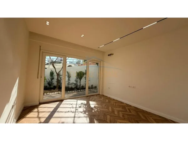 Tirane, shitet apartament 1+1 Kati 1, 67 m² 127.000 € (Residenca Kodra e Diellit 1)