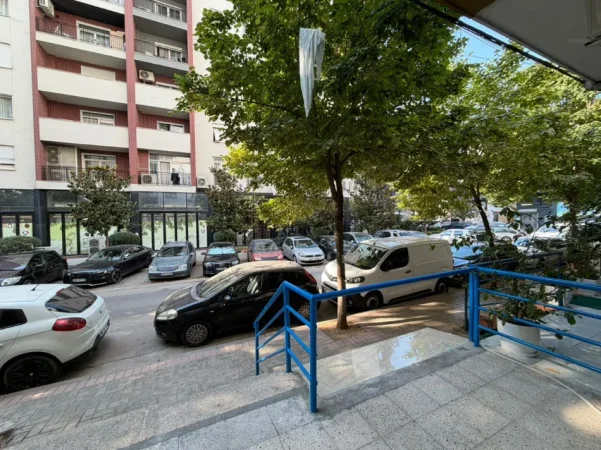 Tirane, shitet ambjent biznesi Kati 0, 33 m² 110.000 € (Rruga 5-Maji)