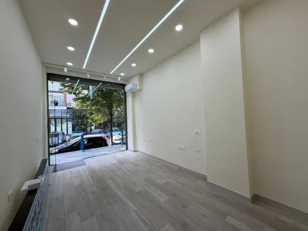 Tirane, shitet ambjent biznesi Kati 0, 33 m² 110.000 € (Rruga 5-Maji)