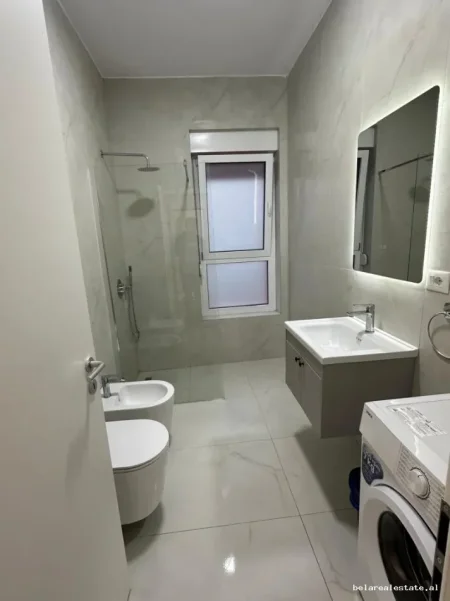 Tirane, jepet me qera apartament 1+1+Ballkon Kati 3, 60 m² 450 € (ali demi)