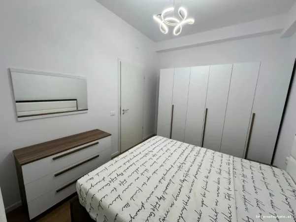 Tirane, jepet me qera apartament 1+1+Ballkon Kati 3, 60 m² 450 € (ali demi)