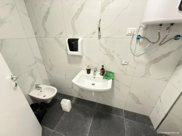 Tirane, jepet me qera zyre Kati 1, 87 m² 1.500 € (lake view residenc)