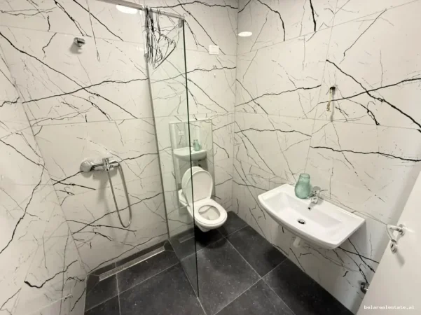 Tirane, jepet me qera zyre Kati 1, 87 m² 1.500 € (lake view residenc)